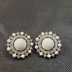 Vintage crown trifari clip on earrings